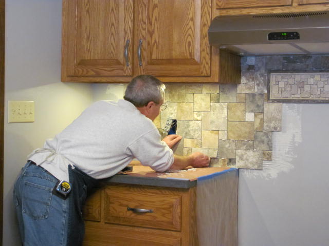 Installing large tiles